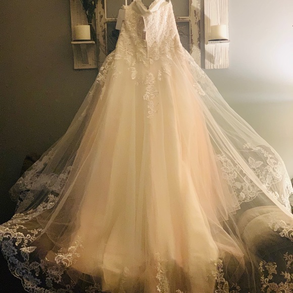 David bridal wedding dress size 12 - Picture 4 of 11